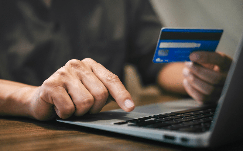 The Pros and Cons of Using Credit Cards with Grace Periods